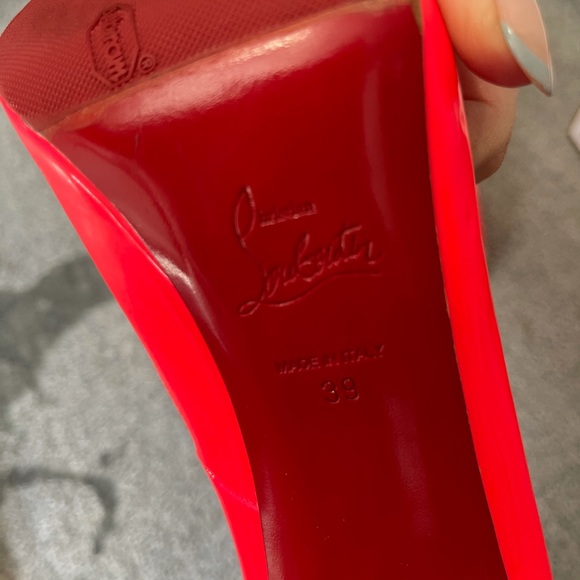 Women’s Louboutin perfect used condition! - Picture 4 of 7